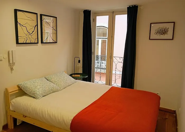 By Avenida Da Liberdade Lisboa